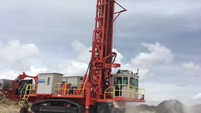 平地机刮板耐磨性能测试：关键指标与测试方法解析